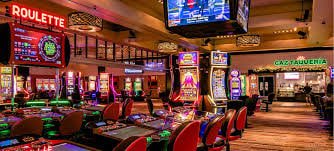 Live Casino ဒိုင်မနှင့် ကာဒ်ဖဲတစ်ချပ်ချင်း ဝေဖန်နေသည့် တိုက်ရိုက်ထုတ်လွှင့်မှု မြင်ကွင်း